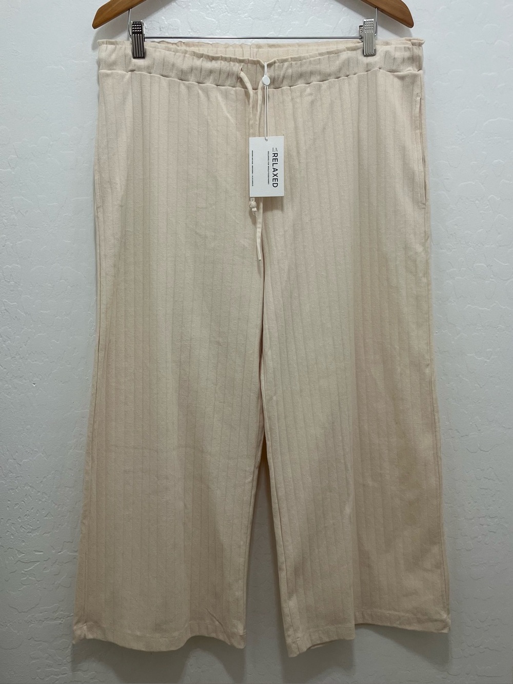 NWT LA Relaxed XL Organic Pointelle Crop Pant